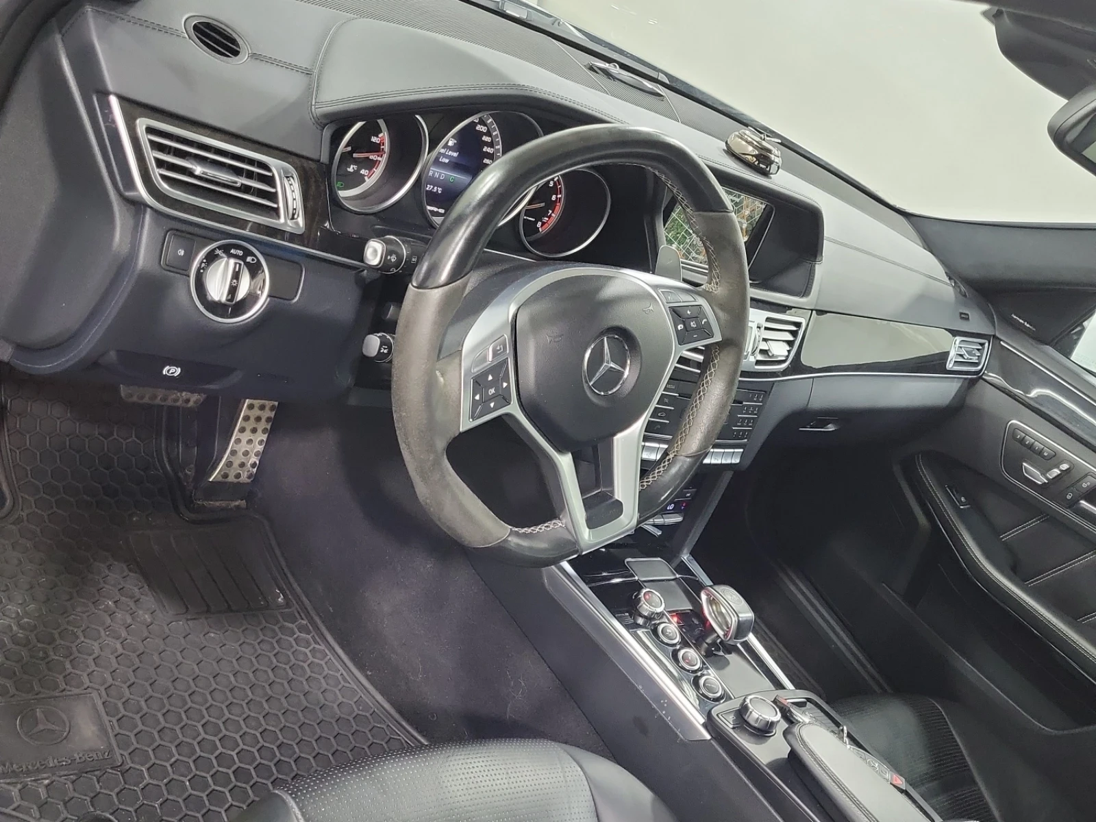Mercedes-Benz E 63 AMG AMG E 63 S-MODEL* HARMAN KARDON* ОБДУХВАНЕ* CARFAX, снимка 9 - Автомобили и джипове - 56028287