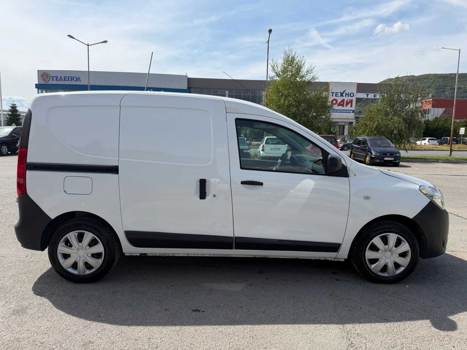 Dacia Dokker 1.5 dci, снимка 4 - Автомобили и джипове - 56082250
