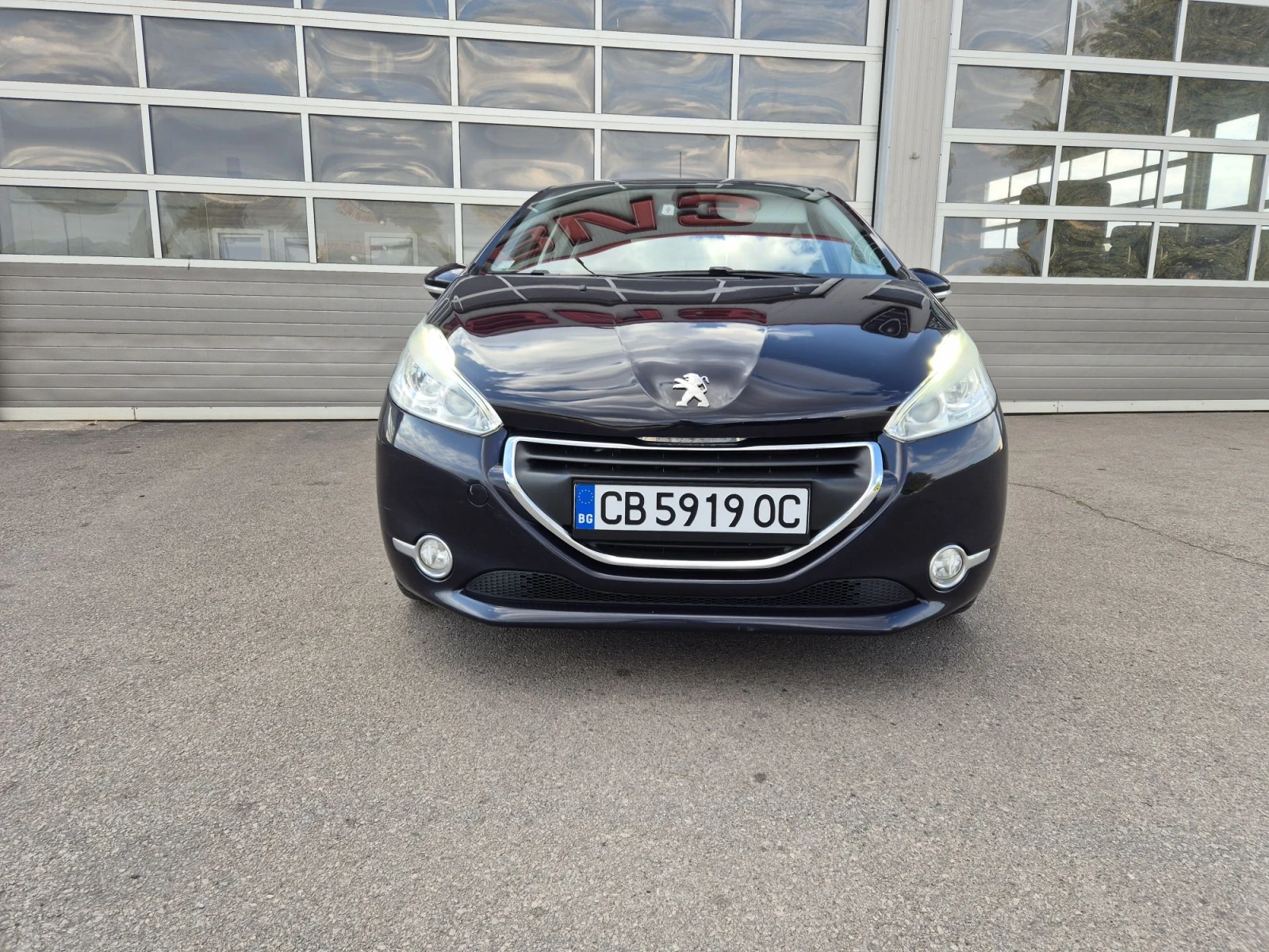 Peugeot 208 1.6Hdi Обслужена , снимка 2 - Автомобили и джипове - 56142197