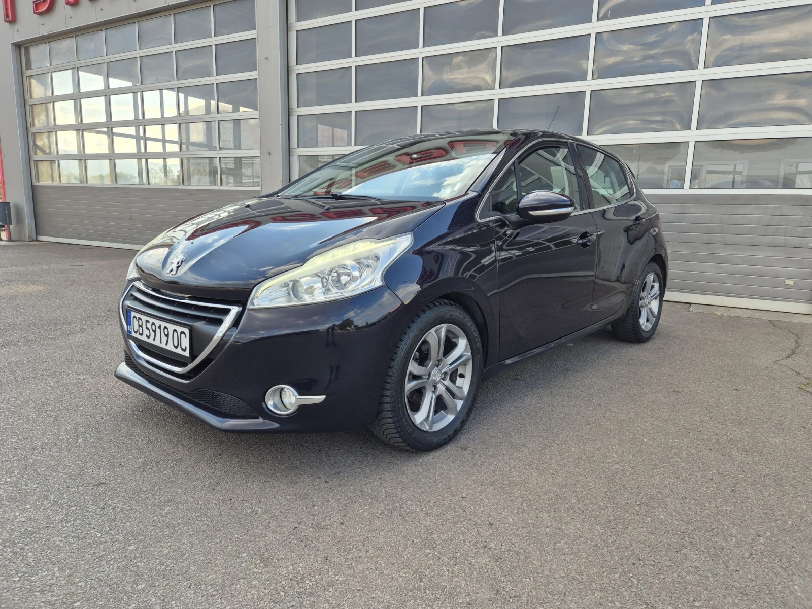 Peugeot 208 1.6Hdi Обслужена 