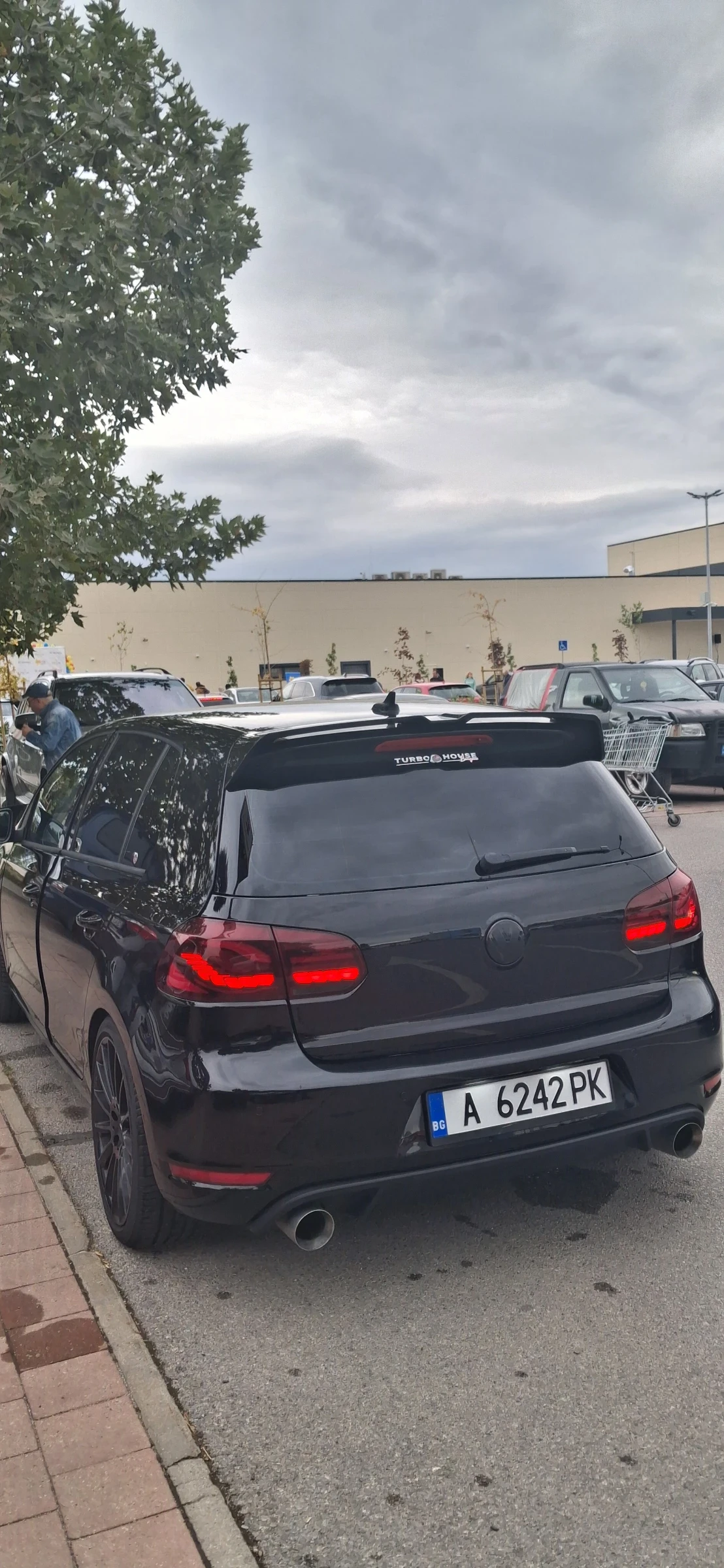 VW Golf 1.6 Газ, снимка 8 - Автомобили и джипове - 56343235