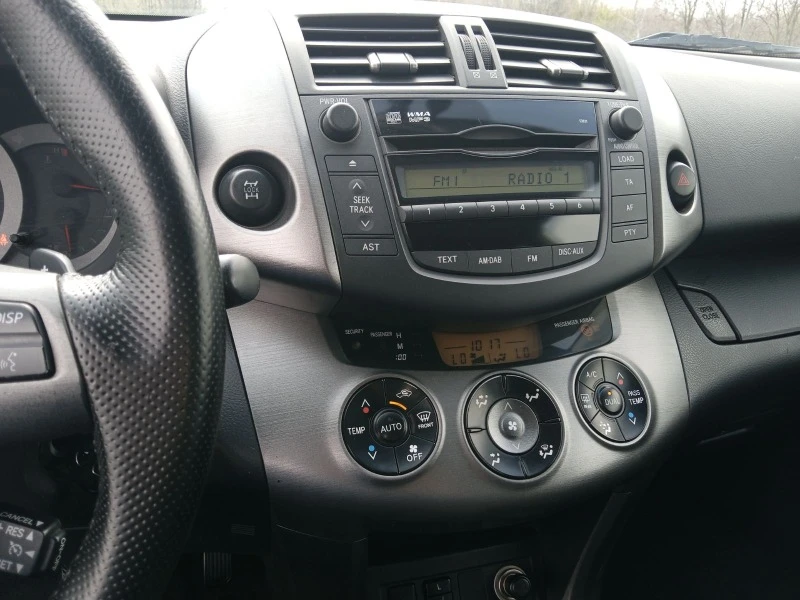 Toyota Rav4 2.2 D4D, снимка 12 - Автомобили и джипове - 40216519