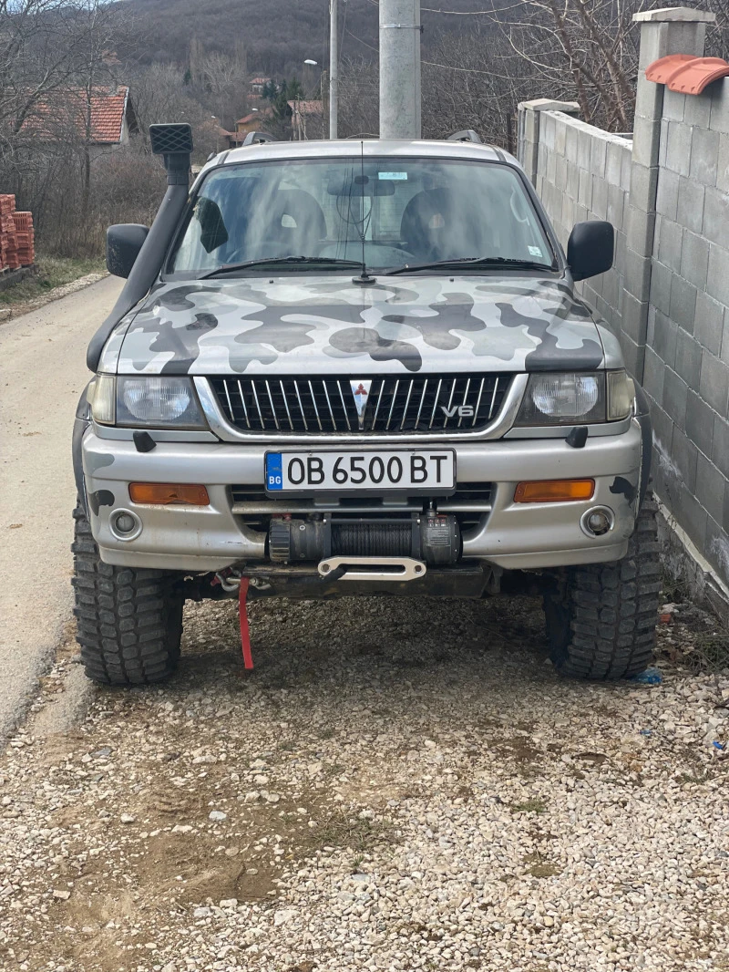 Mitsubishi Pajero sport Бензин с газ , снимка 1 - Автомобили и джипове - 47165958