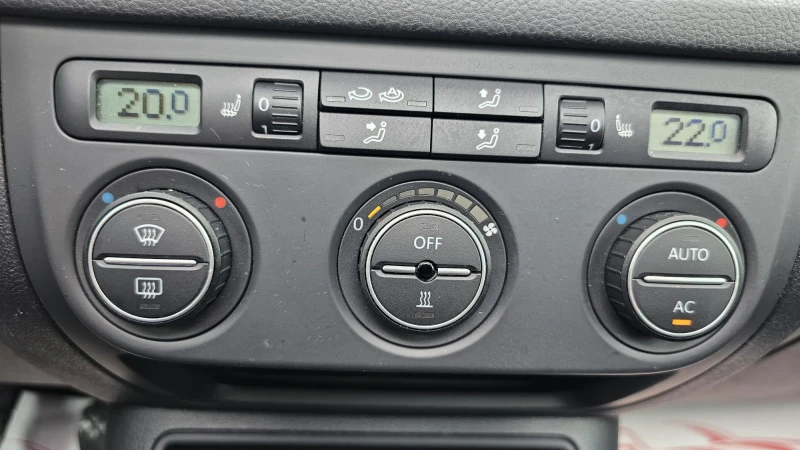 VW Tiguan 1.4T 4x4 6SP-РЕАЛНИ КМ-ДОПЪЛНИТЕЛНИ ДЖАНТИ-ЛИЗИНГ, снимка 11 - Автомобили и джипове - 49822561