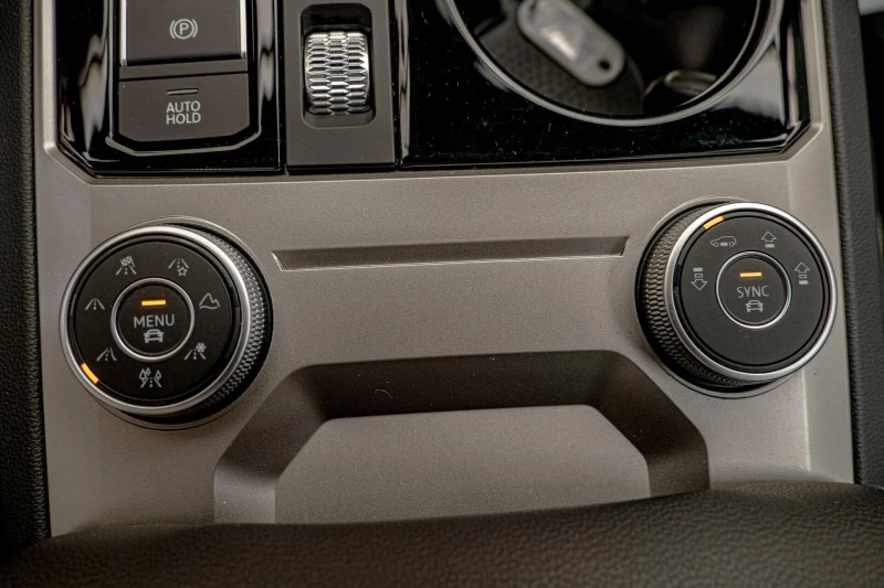 VW Touareg 4.0TDI/Rline/Обдухване/Камера/4Motion/Амбиент, снимка 10 - Автомобили и джипове - 51499848