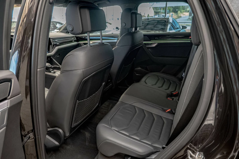 VW Touareg 4.0TDI/Rline/Обдухване/Камера/4Motion/Амбиент, снимка 8 - Автомобили и джипове - 51499848
