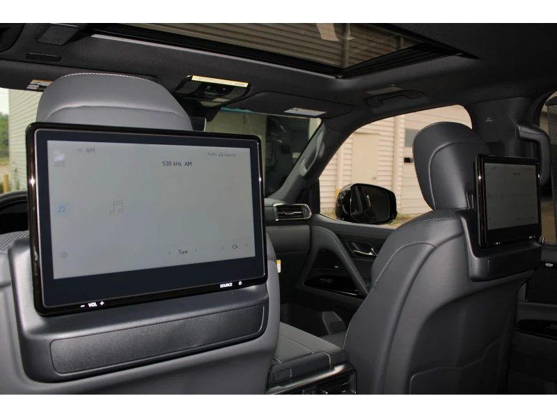 Lexus LX 700h Luxury, Монитори, Soft Close, Месечна вноска от 27, снимка 13 - Автомобили и джипове - 52377653