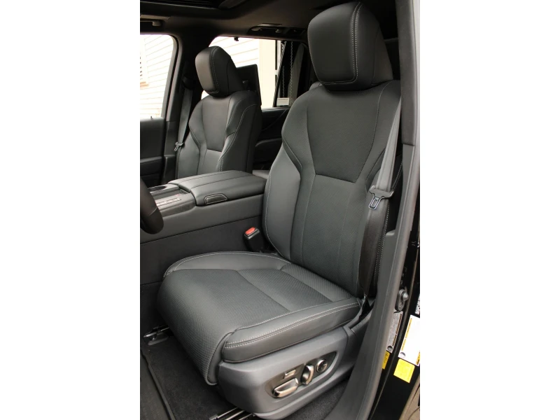 Lexus LX 700h Luxury, Монитори, Soft Close, Месечна вноска от 27, снимка 9 - Автомобили и джипове - 52377653