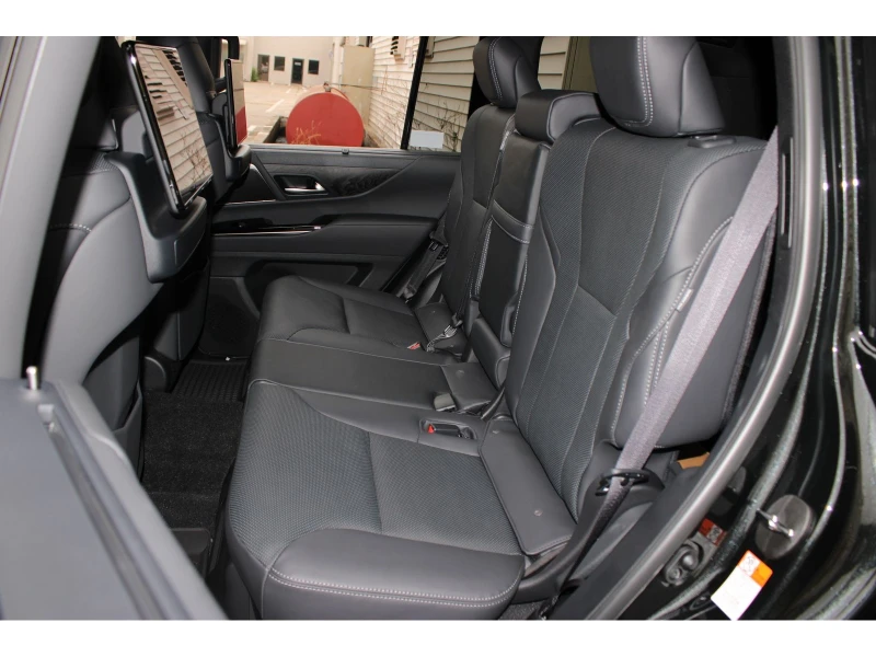 Lexus LX 700h Luxury, Монитори, Soft Close, Месечна вноска от 27, снимка 12 - Автомобили и джипове - 52377653