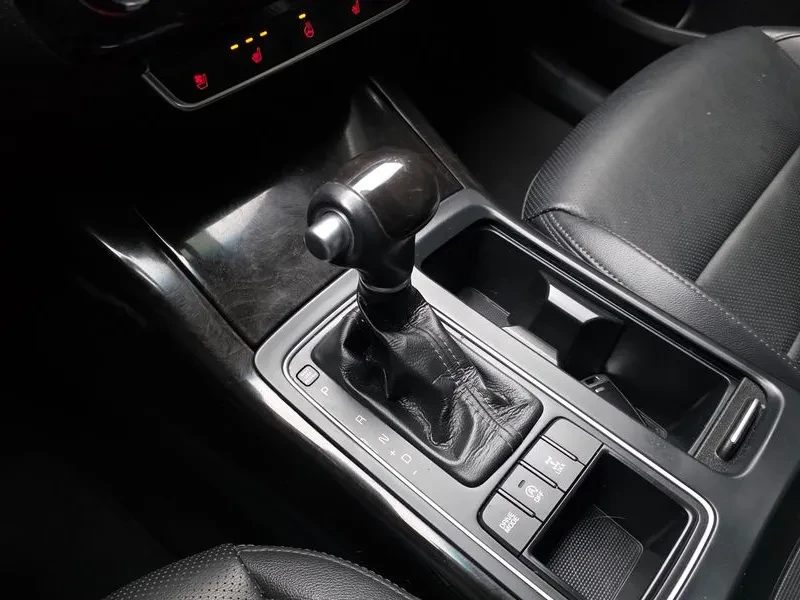 Kia Sorento 2.2 CRDI 4WD, снимка 9 - Автомобили и джипове - 54265430