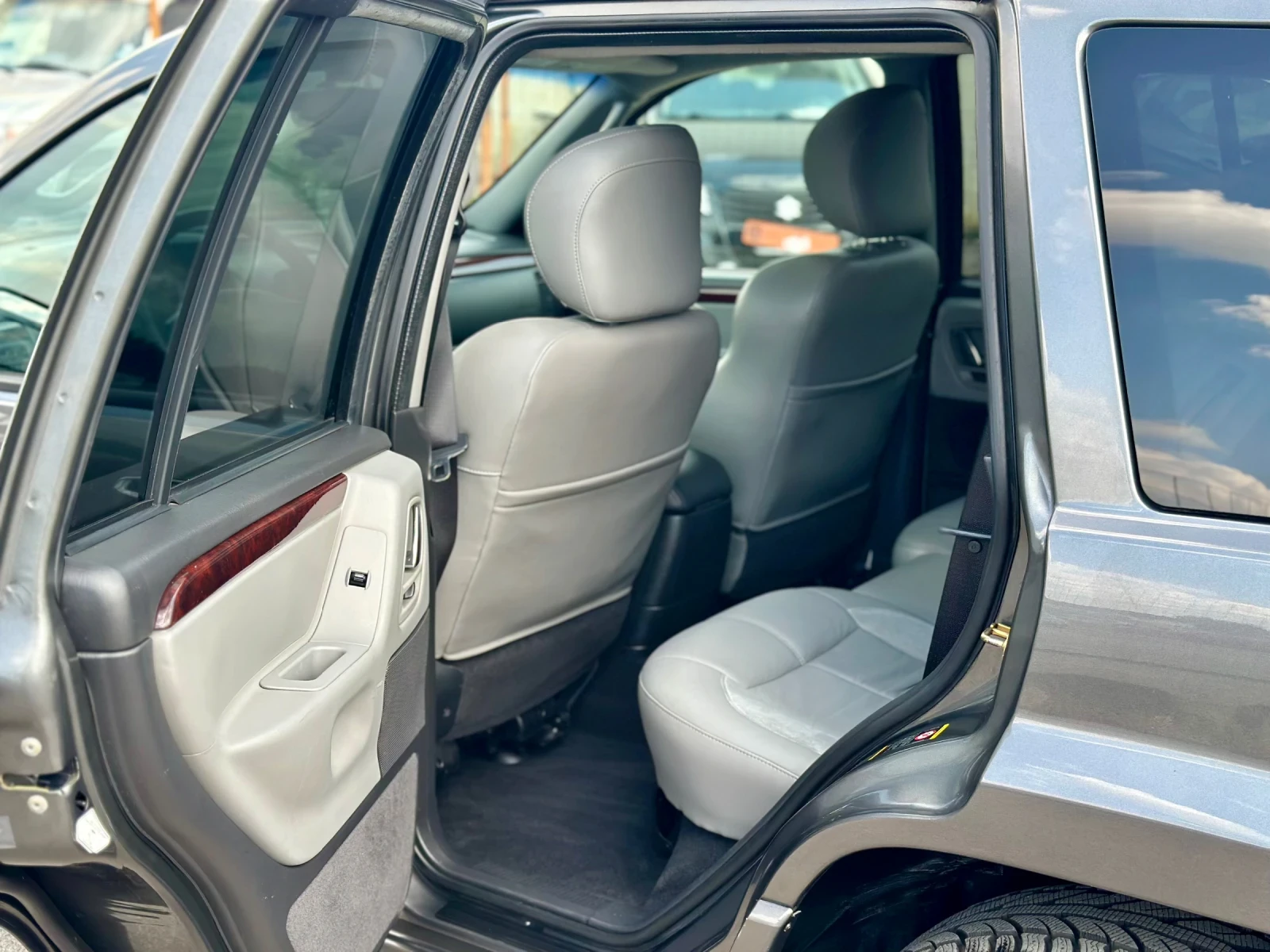 Jeep Grand cherokee 4.7i HO Facelift Overland Navi 193хил-км Като Нов - изображение 10