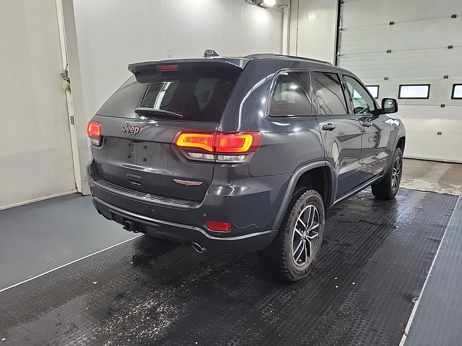 Jeep Grand cherokee TRAILHAWK/CARFAX /ФИНАНСИРАНЕ/, снимка 3 - Автомобили и джипове - 56076327