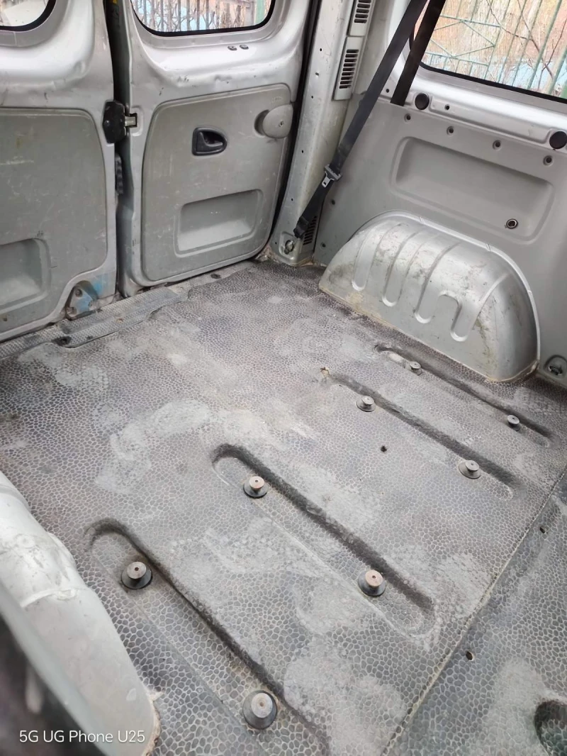 Opel Vivaro 1.9 TDI , снимка 7 - Бусове и автобуси - 52588821