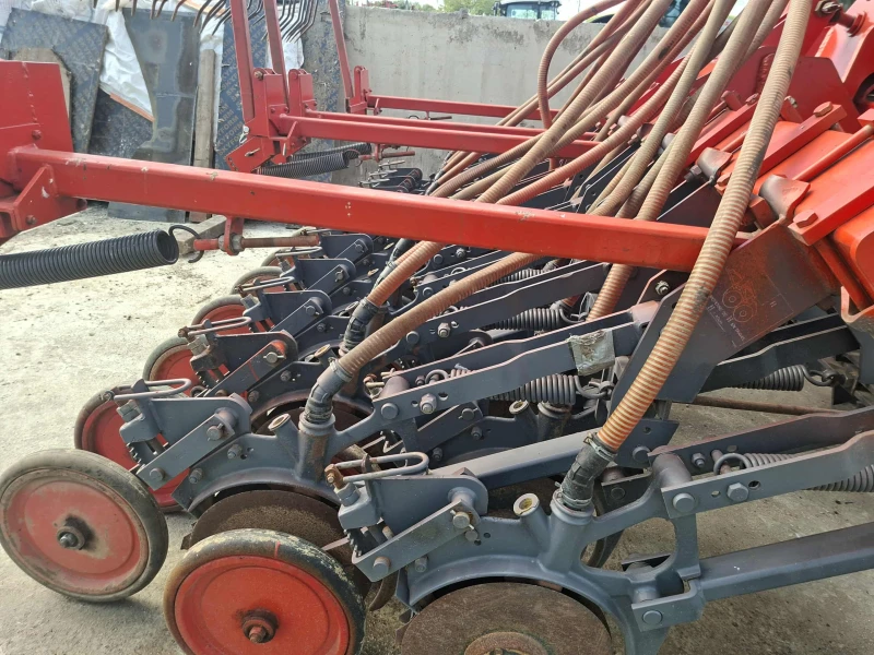 Сеялка KUHN sd3000, снимка 2 - Селскостопанска техника - 52959470
