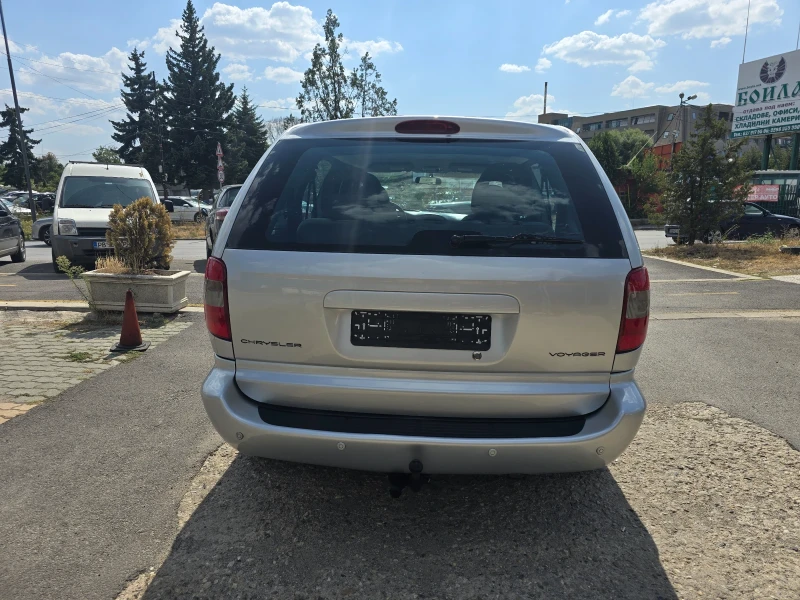 Chrysler Voyager 2.4 перфектен, снимка 4 - Автомобили и джипове - 47114732