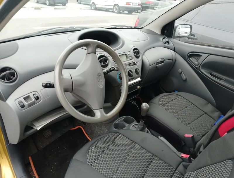 Toyota Yaris, снимка 10 - Автомобили и джипове - 48060688