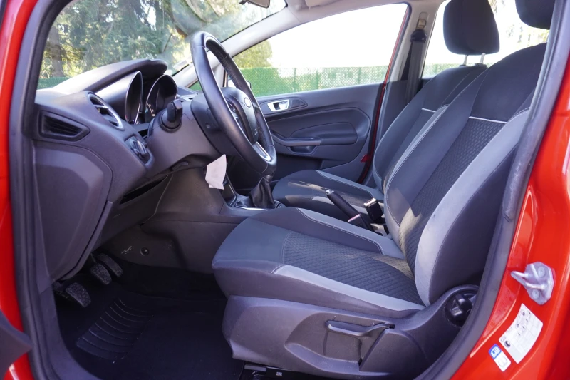 Ford Fiesta 1.6 TDCI 95KC, снимка 8 - Автомобили и джипове - 51524260