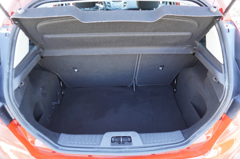 Ford Fiesta 1.6 TDCI 95KC, снимка 15 - Автомобили и джипове - 51524260