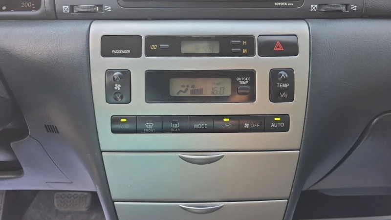 Toyota Corolla 1.4 d4d 90k.c.Автоматик, снимка 12 - Автомобили и джипове - 51703713