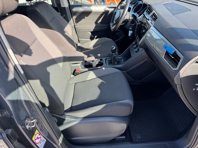 VW Touran, снимка 14 - Автомобили и джипове - 52261725
