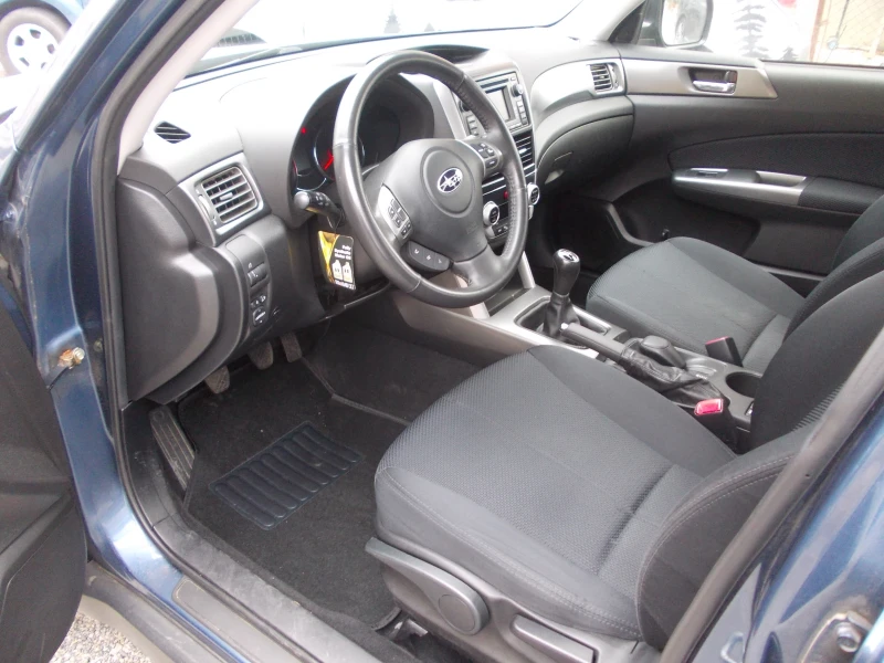 Subaru Forester 2.0-4x4-клима, снимка 7 - Автомобили и джипове - 52754377