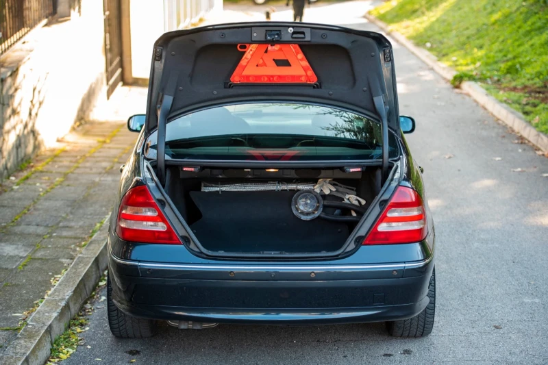 Mercedes-Benz C 200 Kompressor Avantgarde, снимка 10 - Автомобили и джипове - 52921885