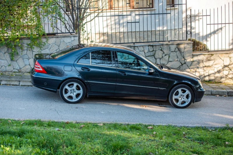 Mercedes-Benz C 200 Kompressor Avantgarde, снимка 3 - Автомобили и джипове - 52921885