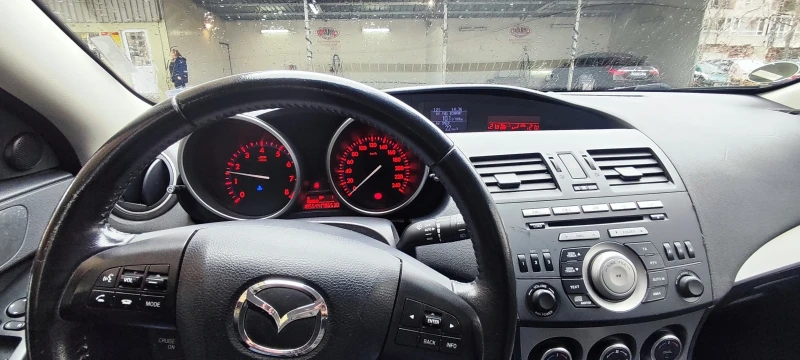 Mazda 3, снимка 10 - Автомобили и джипове - 53013424