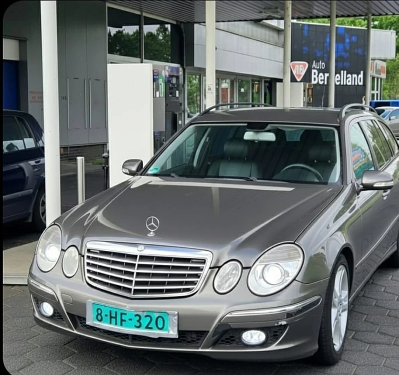 Mercedes-Benz E 200, снимка 6 - Автомобили и джипове - 53194357