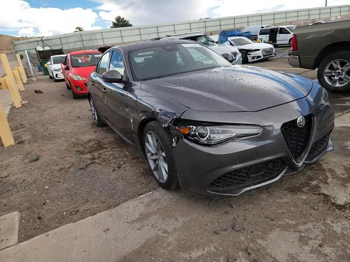 Alfa Romeo Giulia 2.0l, снимка 13 - Автомобили и джипове - 55591327