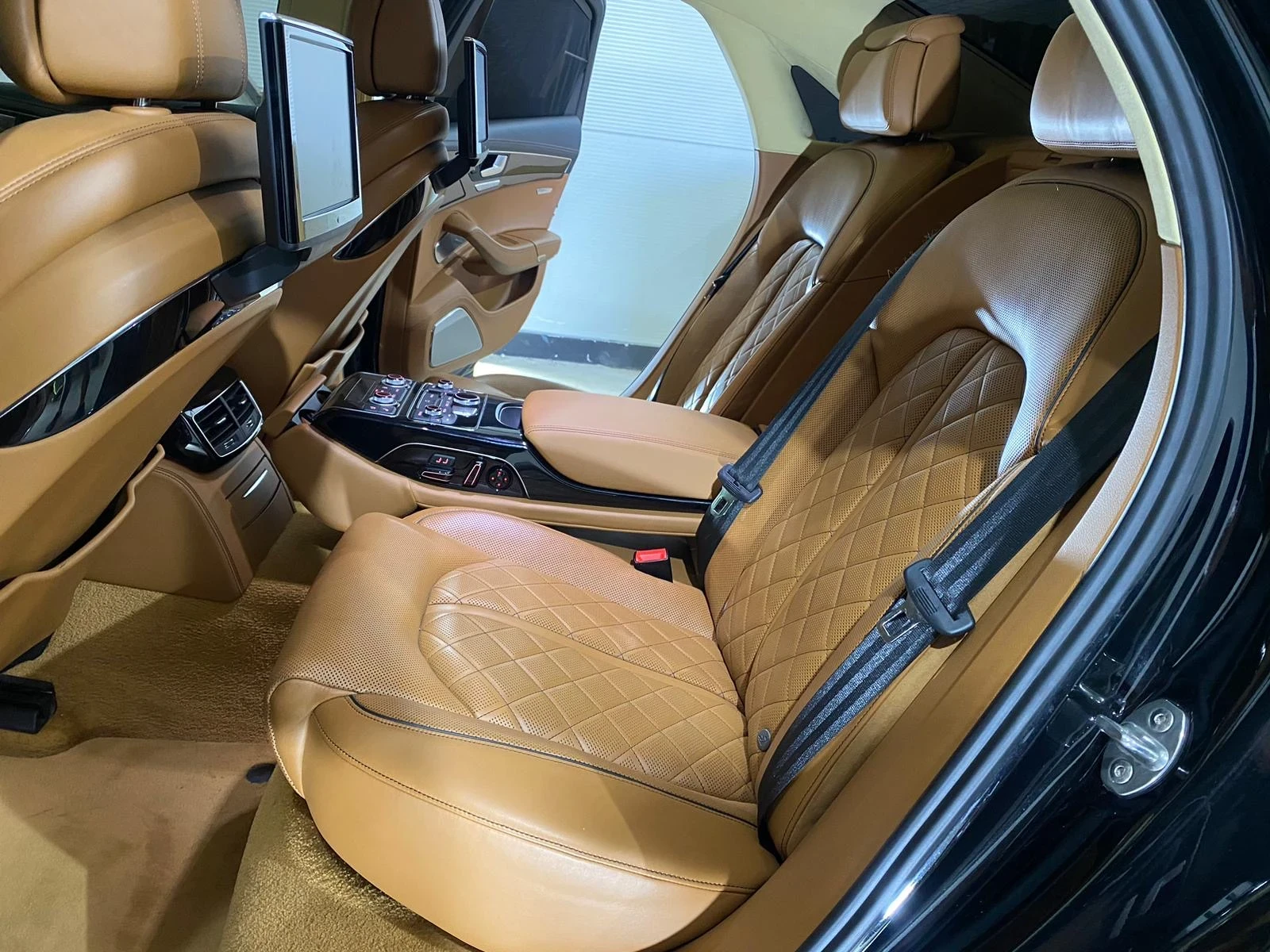 Audi S8 PLUS 824hp * CERAMIC * EXCLUSIVE* BANG & OLUFSEN*  | Mobile.bg   11