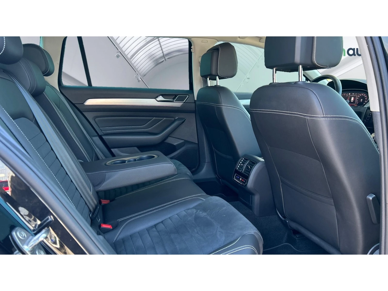 VW Passat 2. 0 TDi SCR 4Motion, Месечна вноска от 620 лв. - изображение 10