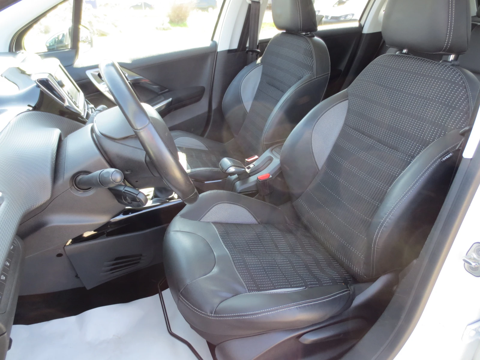 Peugeot 2008 1.6 HDI , снимка 10 - Автомобили и джипове - 53836140