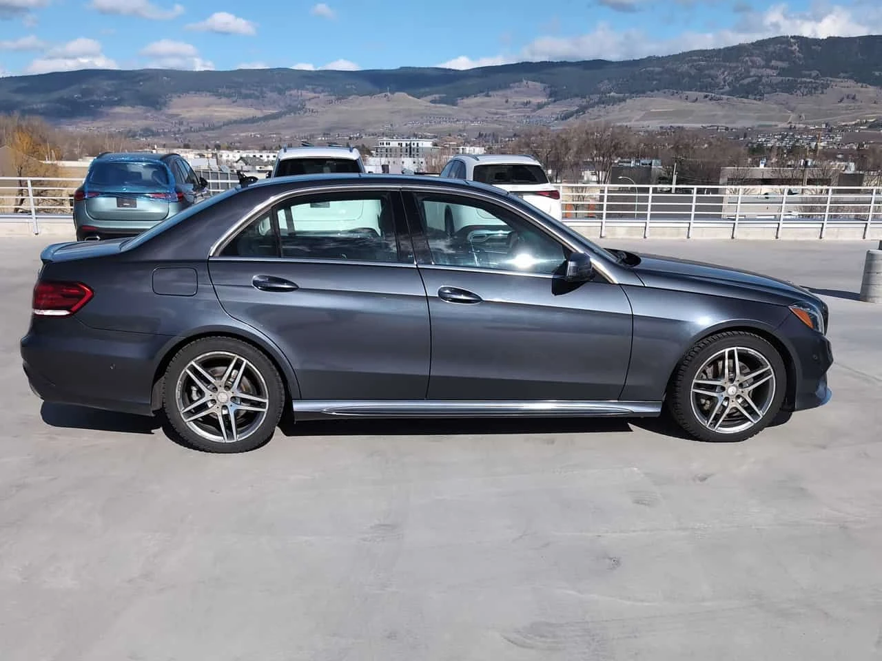 Mercedes-Benz E 400 CARFAX/ПОДГРЕВИ/ПРЕДСТАВИТЕЛСТВО НА MERCEDES, снимка 4 - Автомобили и джипове - 53923970