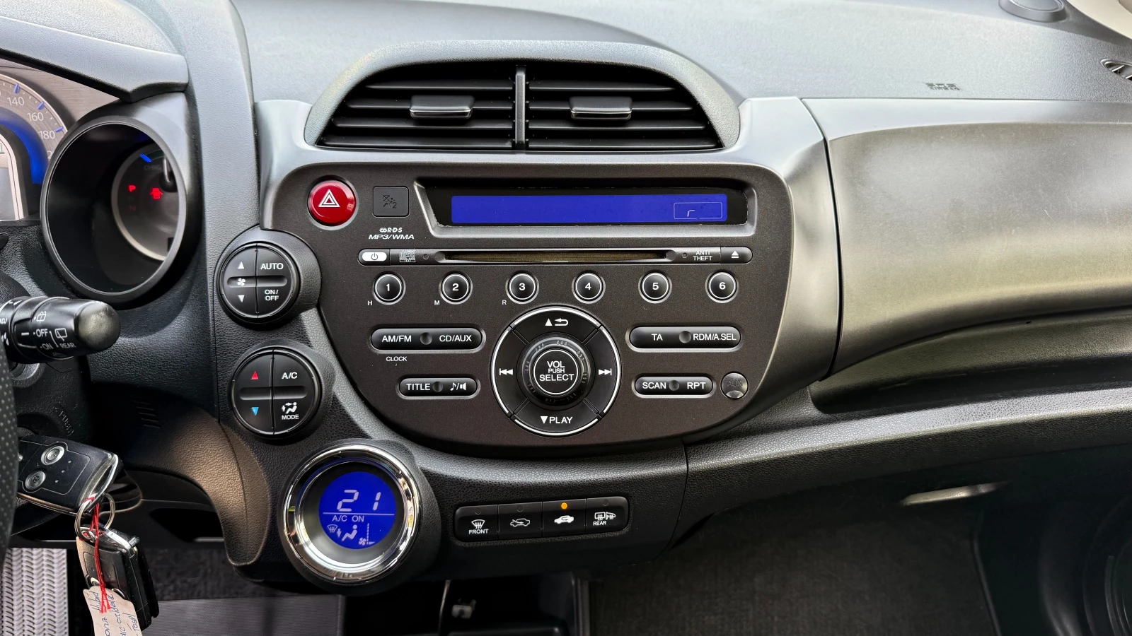 Honda Jazz 1.3i HYBRID, снимка 11 - Автомобили и джипове - 54478080