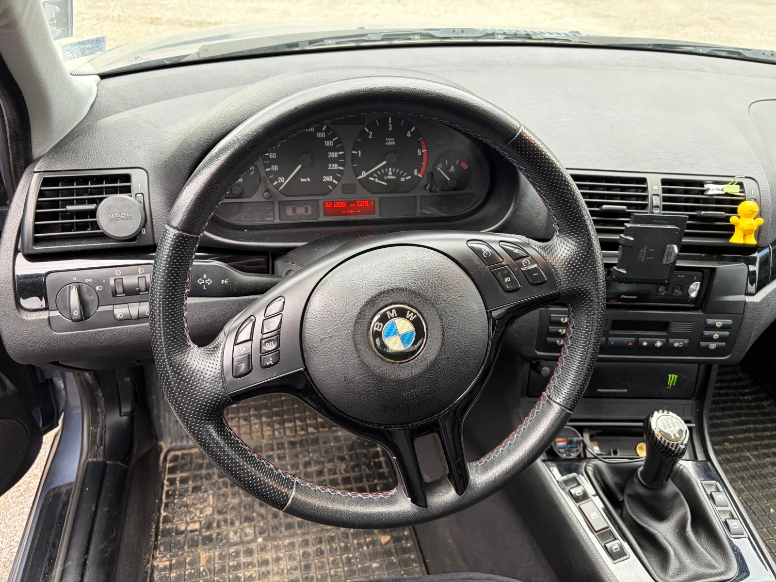 BMW 320, снимка 2 - Автомобили и джипове - 54718022