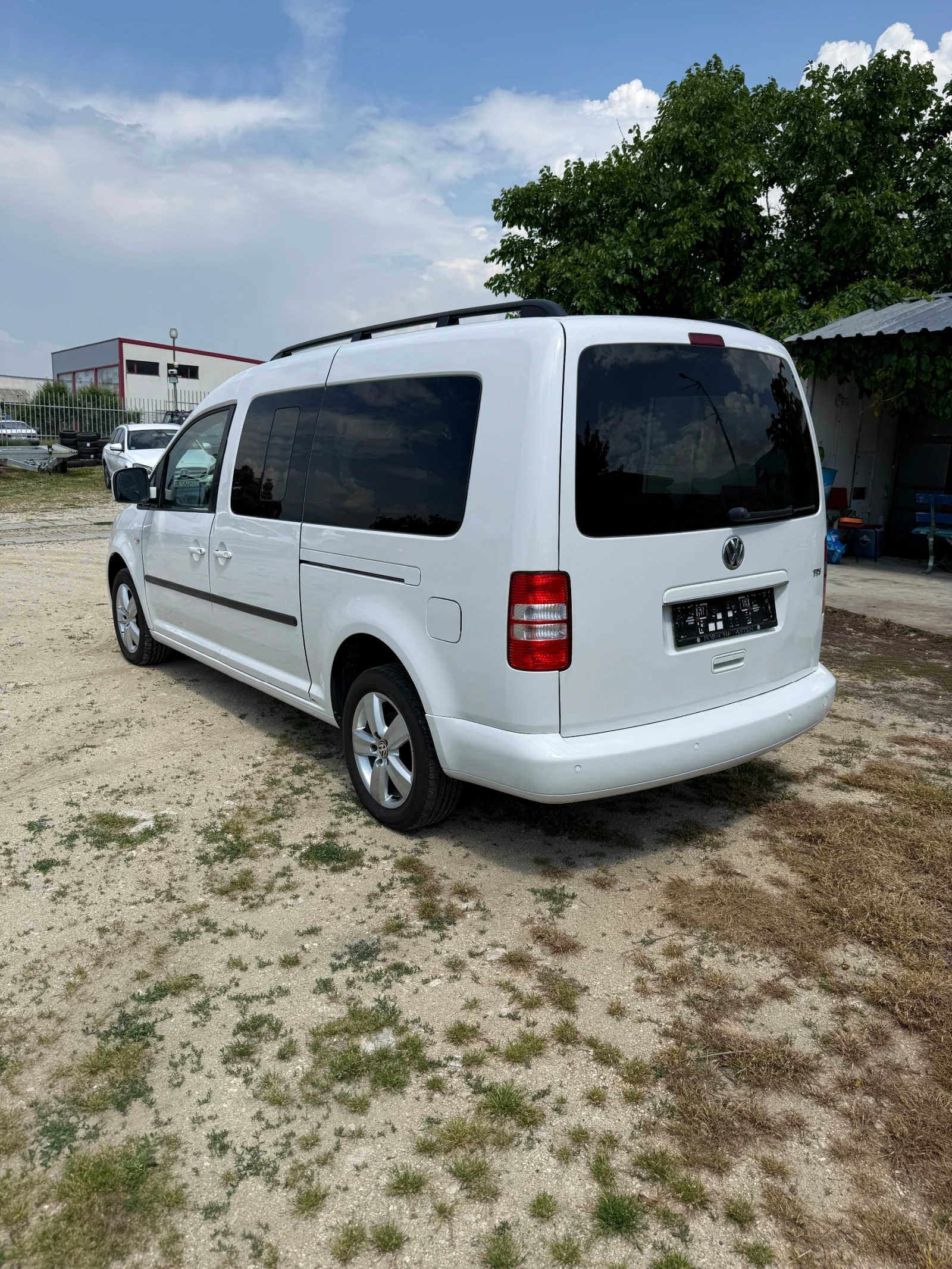 VW Caddy MAXI 1.6 TDI, снимка 4 - Автомобили и джипове - 54798795