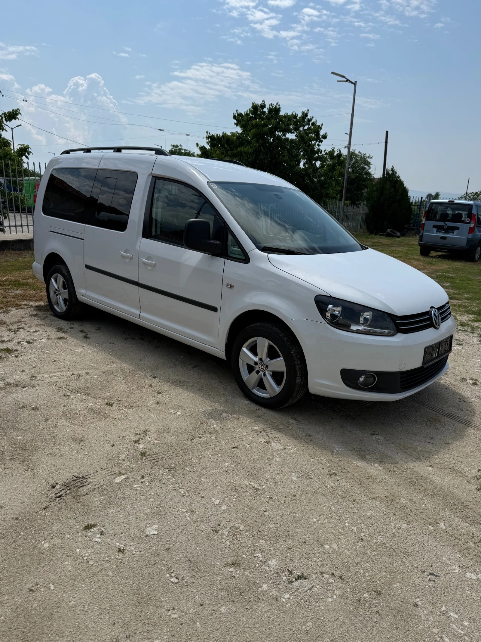 VW Caddy MAXI 1.6 TDI, снимка 8 - Автомобили и джипове - 54798795