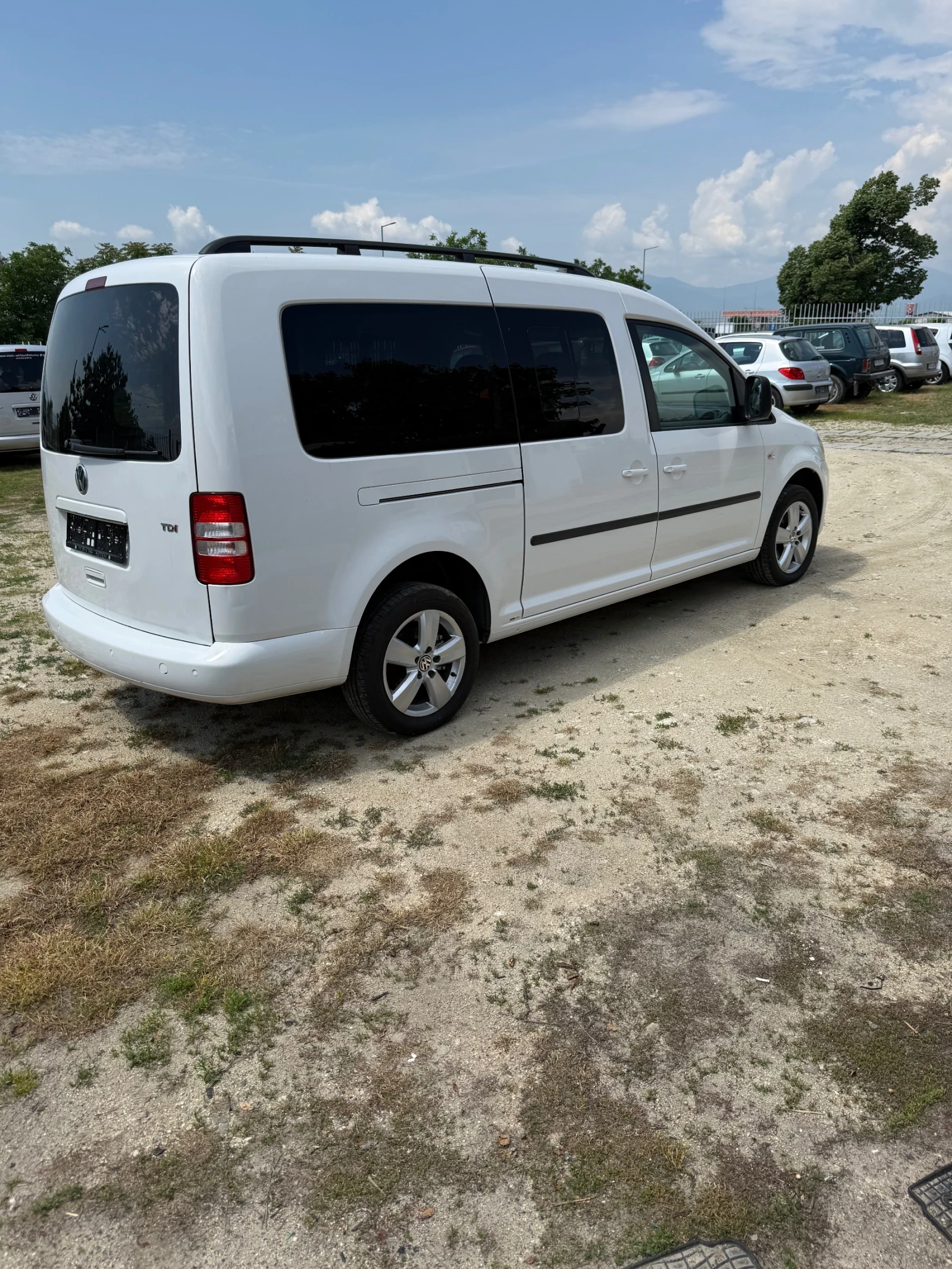 VW Caddy MAXI 1.6 TDI, снимка 6 - Автомобили и джипове - 54798795