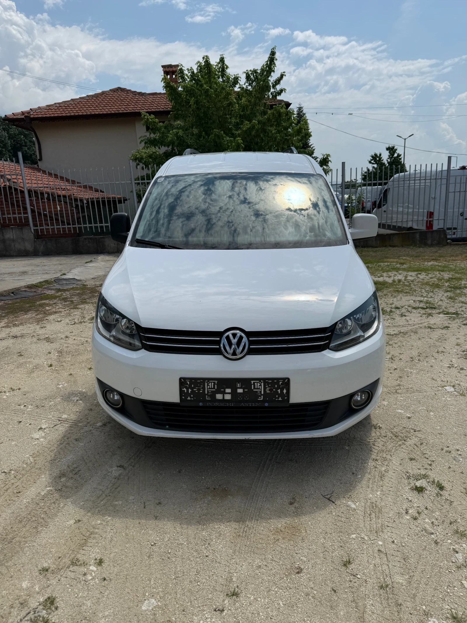 VW Caddy MAXI 1.6 TDI, снимка 2 - Автомобили и джипове - 54798795