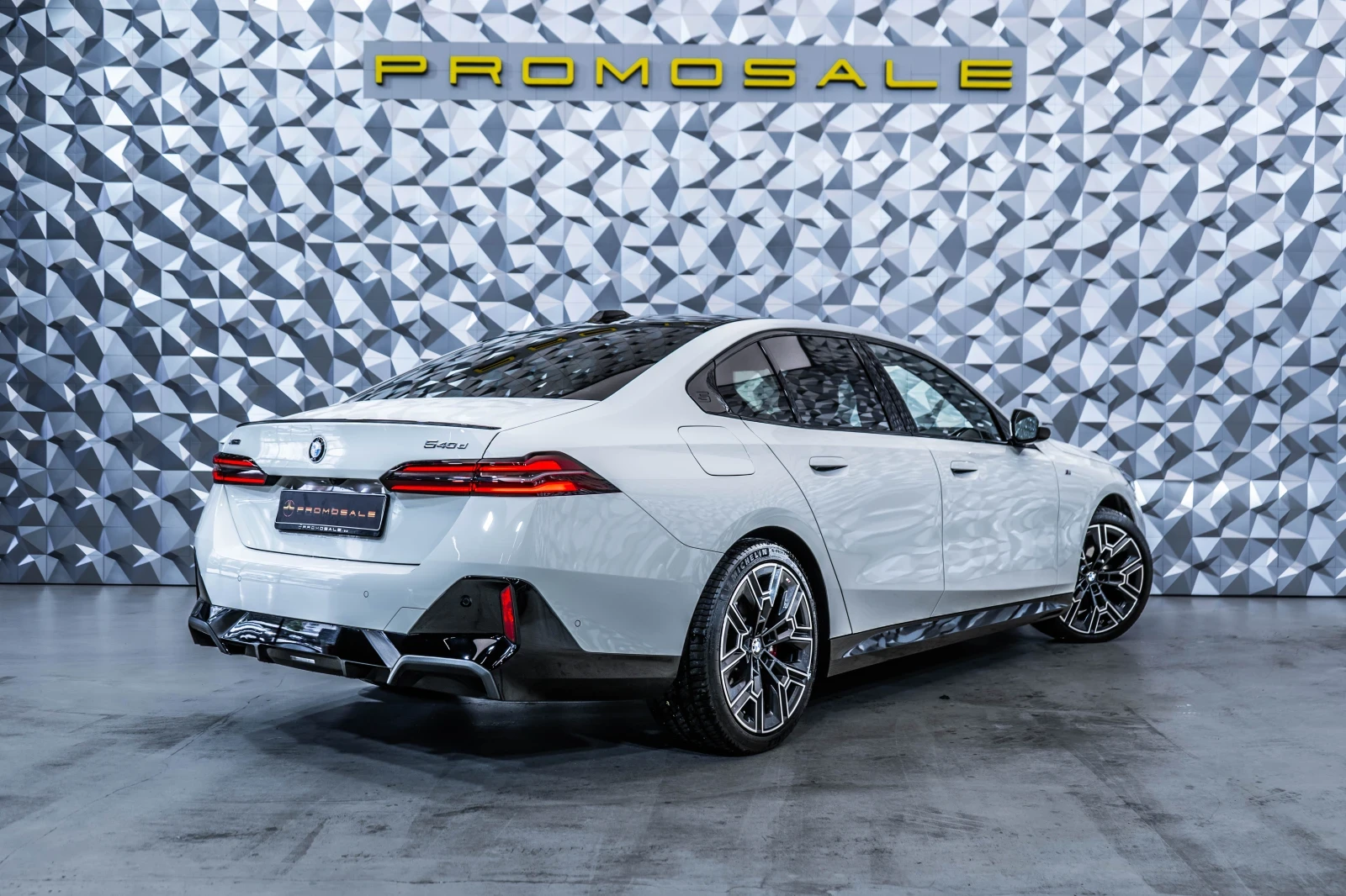 BMW 540 d xDrive* M-Sport* Pano* H/K* Лизинг, снимка 3 - Автомобили и джипове - 55084433
