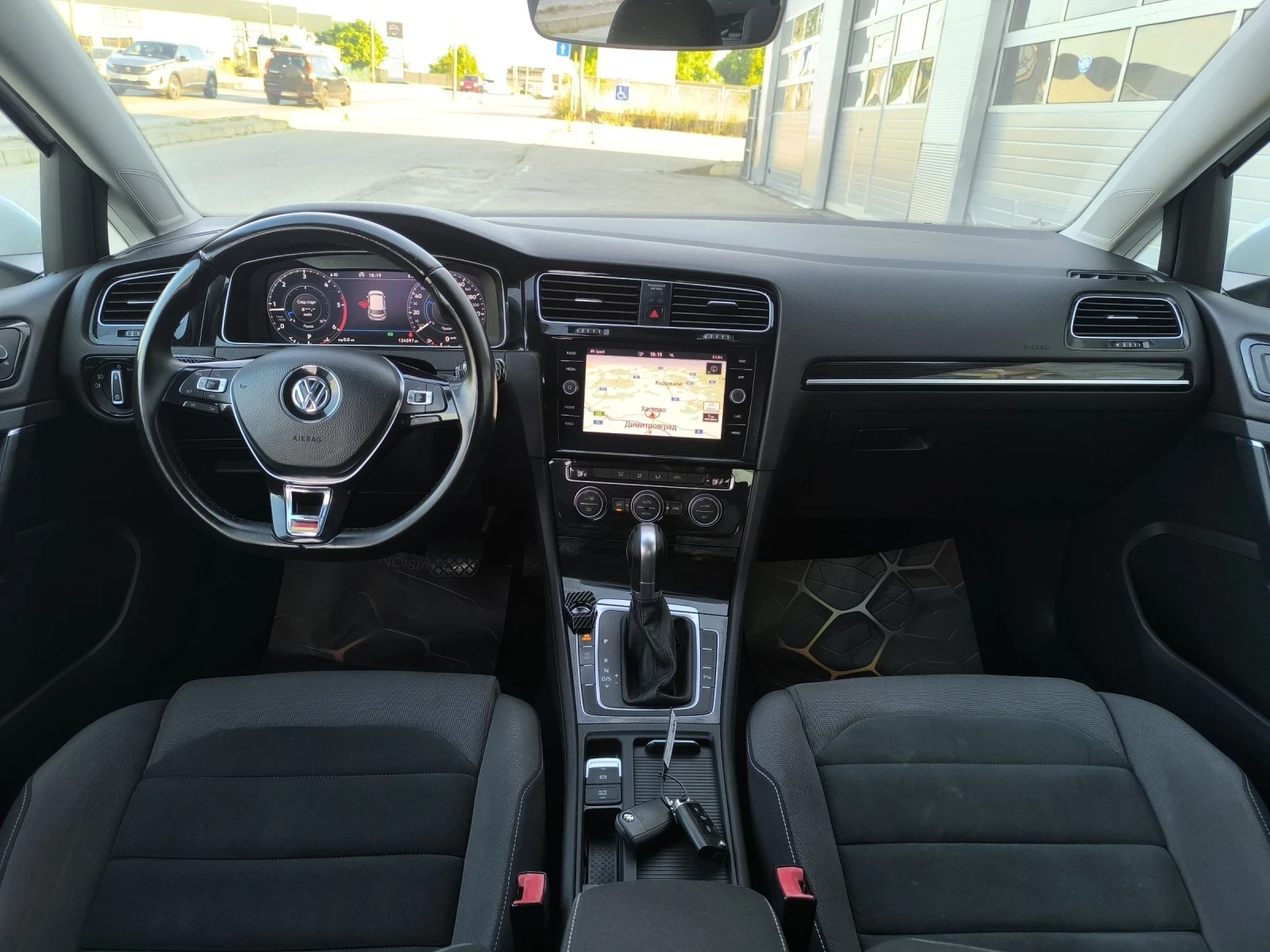 VW Golf 2.0TDI R-LINE DSG FACELIFT, снимка 7 - Автомобили и джипове - 55165861