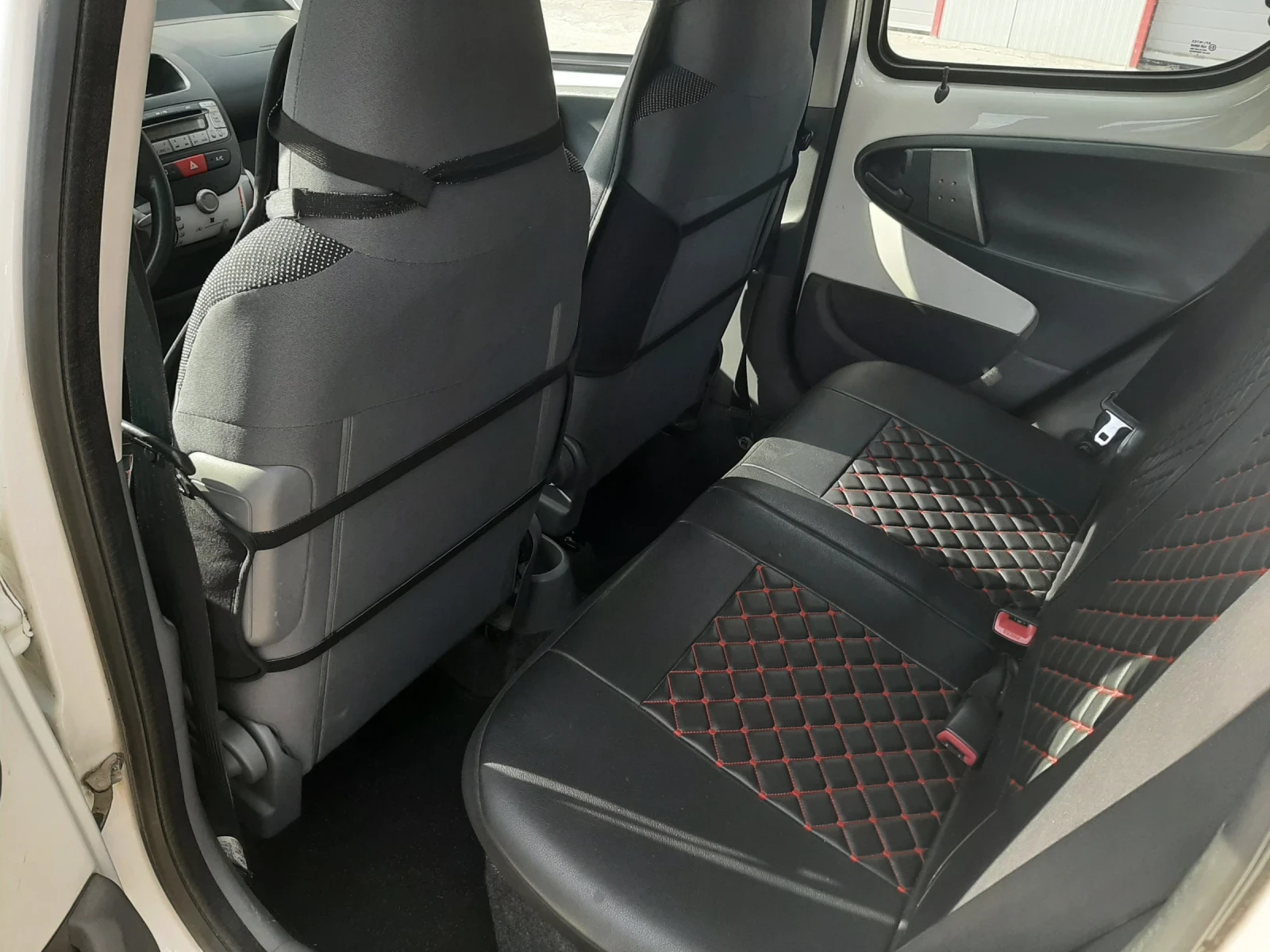 Peugeot 107 1.0i KLIMA, снимка 15 - Автомобили и джипове - 55251400