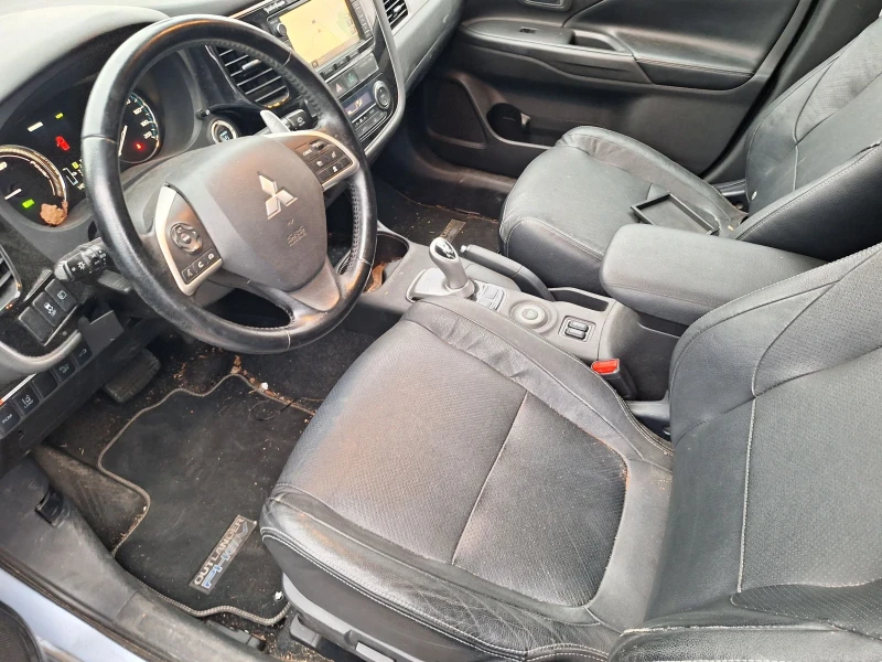 Mitsubishi Outlander 2.0 plug in, снимка 11 - Автомобили и джипове - 49068694