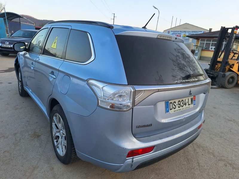 Mitsubishi Outlander 2.0 plug in, снимка 3 - Автомобили и джипове - 49068694