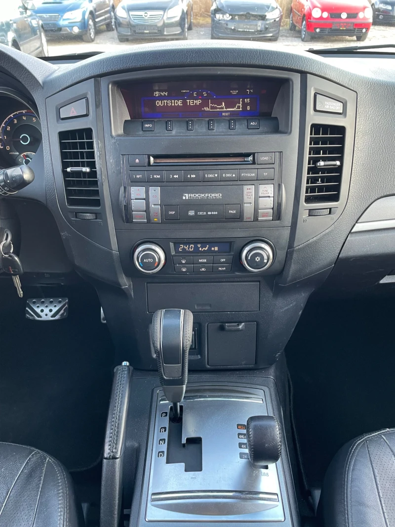 Mitsubishi Pajero 7 места автоматик, снимка 13 - Автомобили и джипове - 52398036