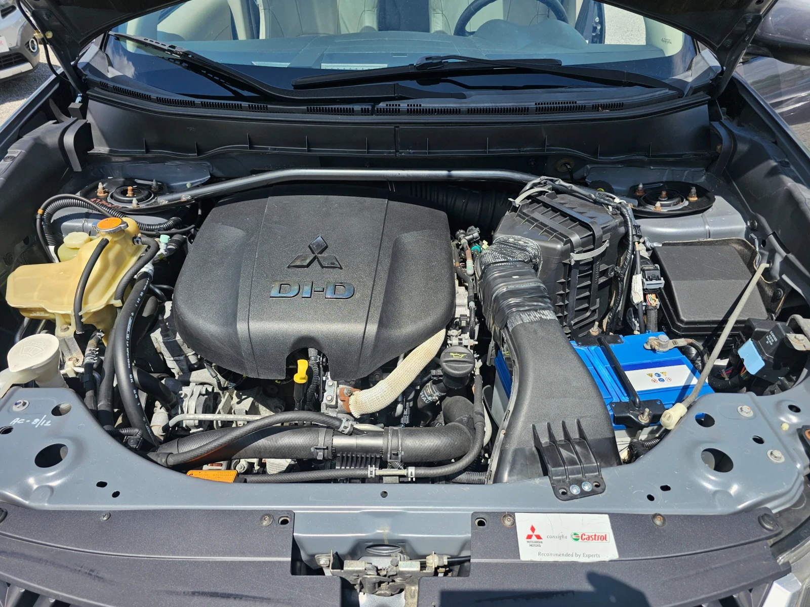 Mitsubishi Outlander 2.2 D 4x4, снимка 15 - Автомобили и джипове - 54573459