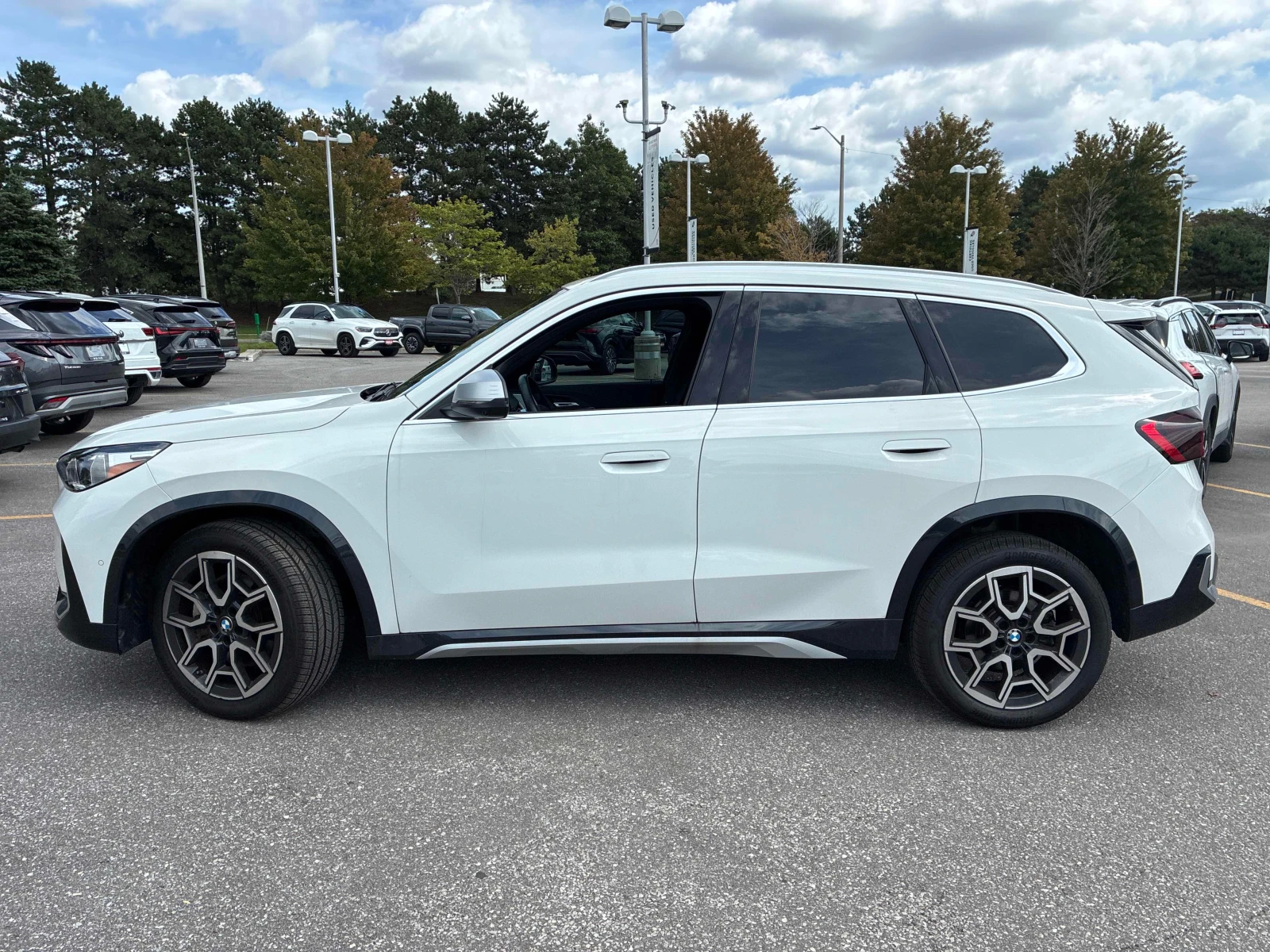 BMW X1 xDrive28i * CARFAX * БЕЗ ПЪРВОНАЧАЛНА ВНОСКА, снимка 2 - Автомобили и джипове - 56093559