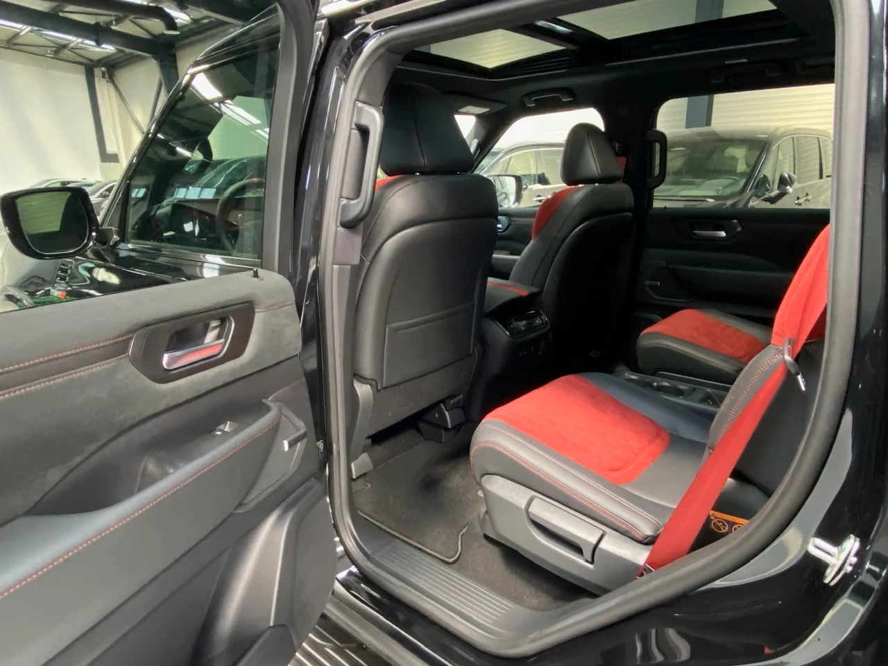 Nissan Armada 6+ 1* NISMO* PANO* DISTR* MEMORY* , снимка 16 - Автомобили и джипове - 56113964