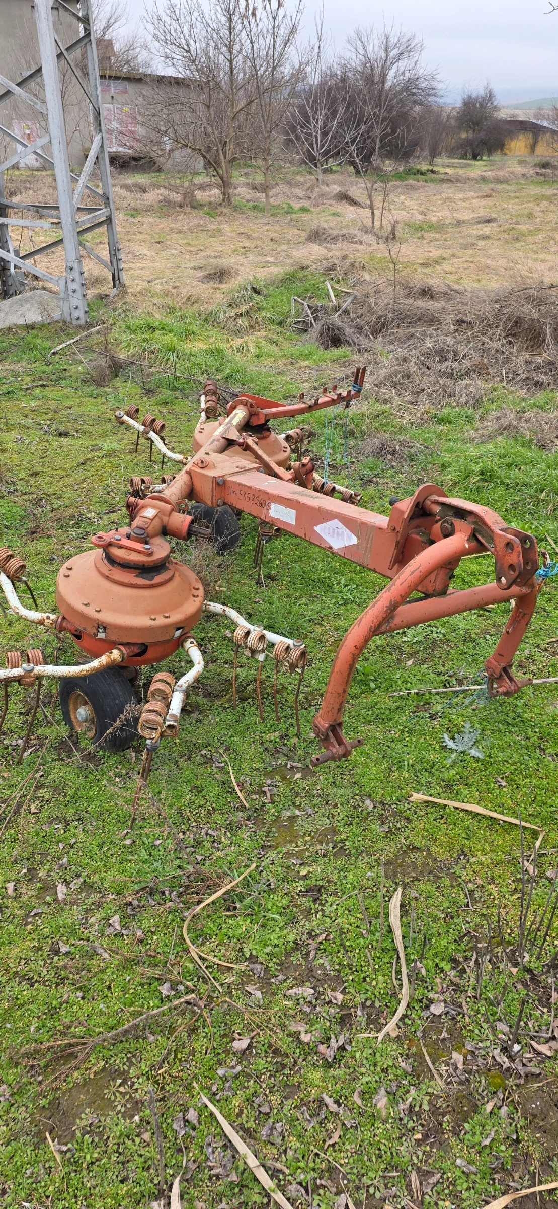 Сенообръщачка KUHN, снимка 2 - Селскостопанска техника - 53978428